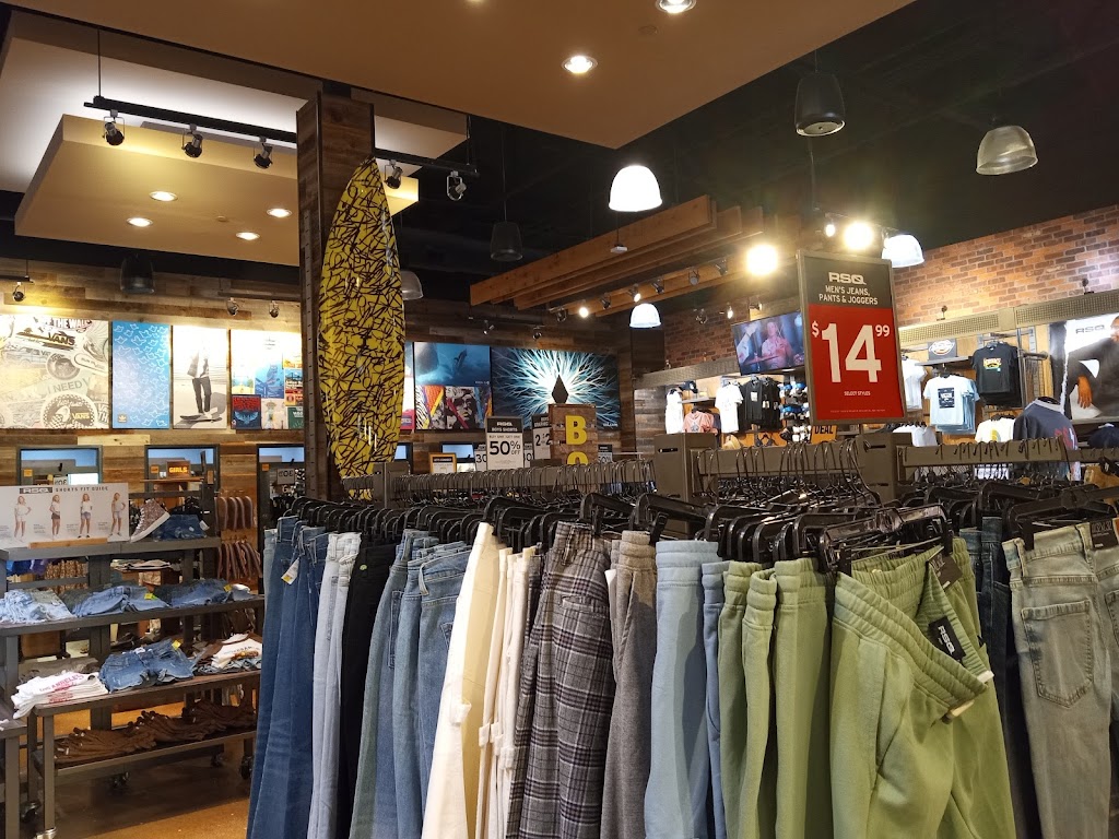 Tillys | 12327 Limonite Ave, Mira Loma, CA 91752, USA | Phone: (951) 360-1240