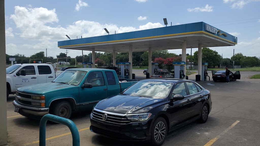 Valero | 1720 E Houston St, Beeville, TX 78102, USA | Phone: (210) 345-2000