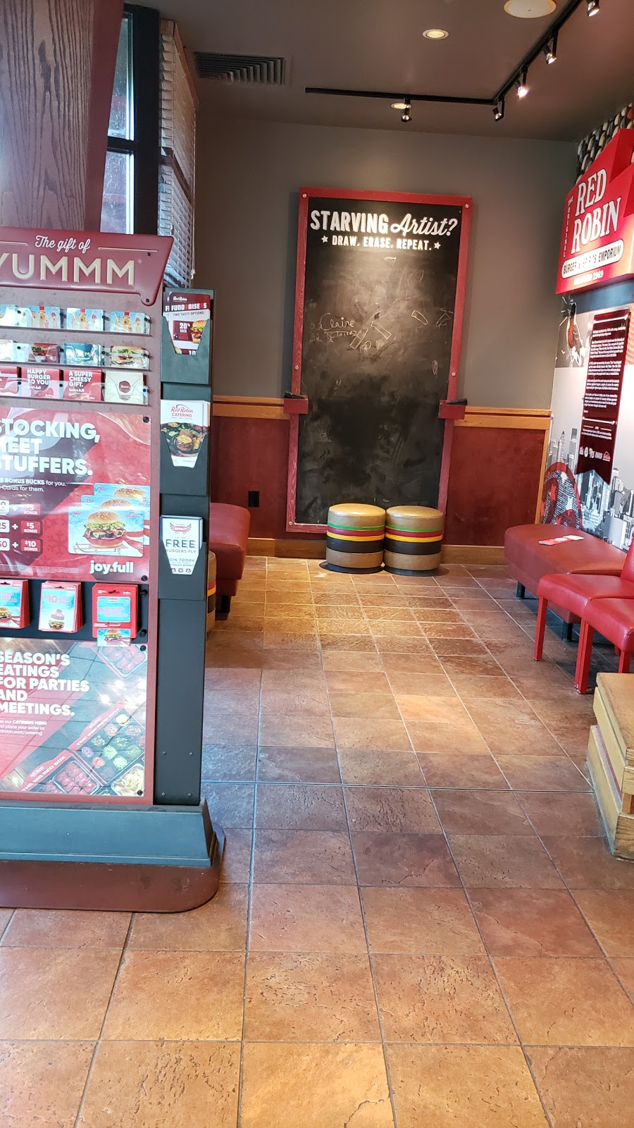 Red Robin Gourmet Burgers and Brews | 1431 Beaver Creek Commons Dr, Apex, NC 27502, USA | Phone: (919) 363-8599