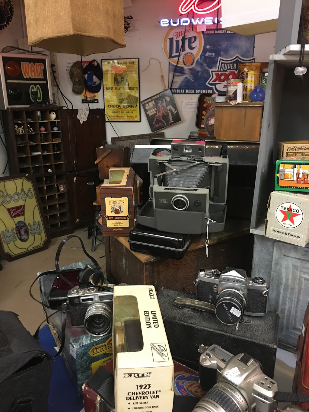 Vintage Etc Antique Mall | 2127 50th St, Lubbock, TX 79412, USA | Phone: (806) 744-4400