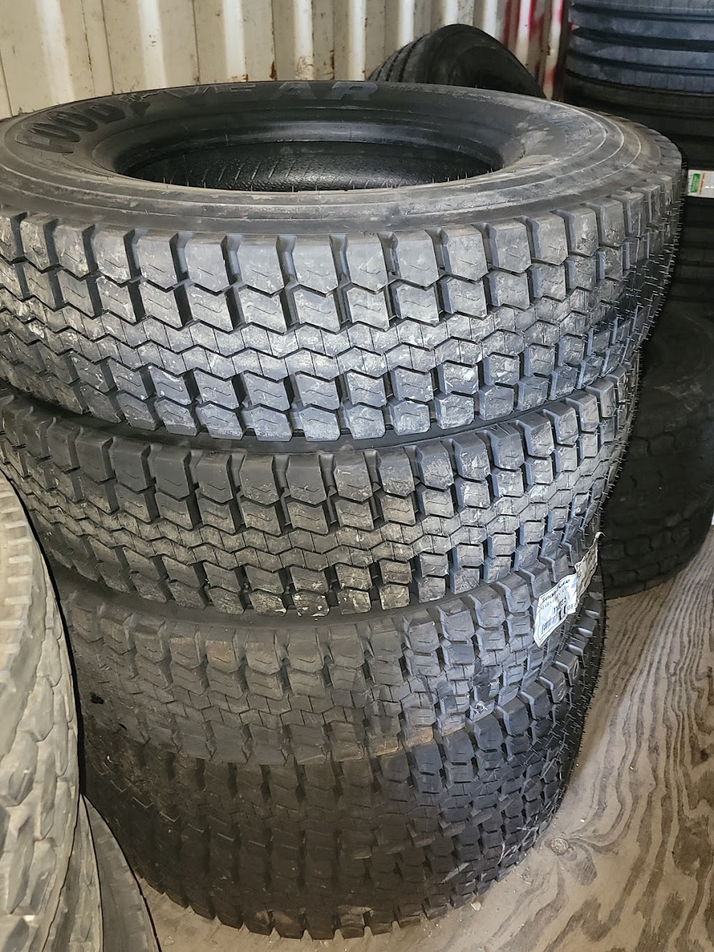 Wares giant tire service | 2641 County Rd 615, Alvarado, TX 76009, USA | Phone: (817) 480-6943