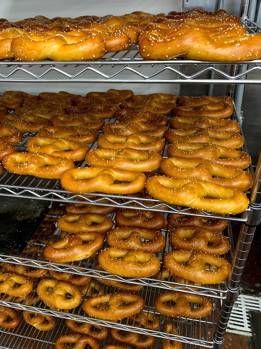 West Coast Pretzels Bakery Cafe | 7617 Vineland Ave, Sun Valley, CA 91352, USA | Phone: (818) 308-7575