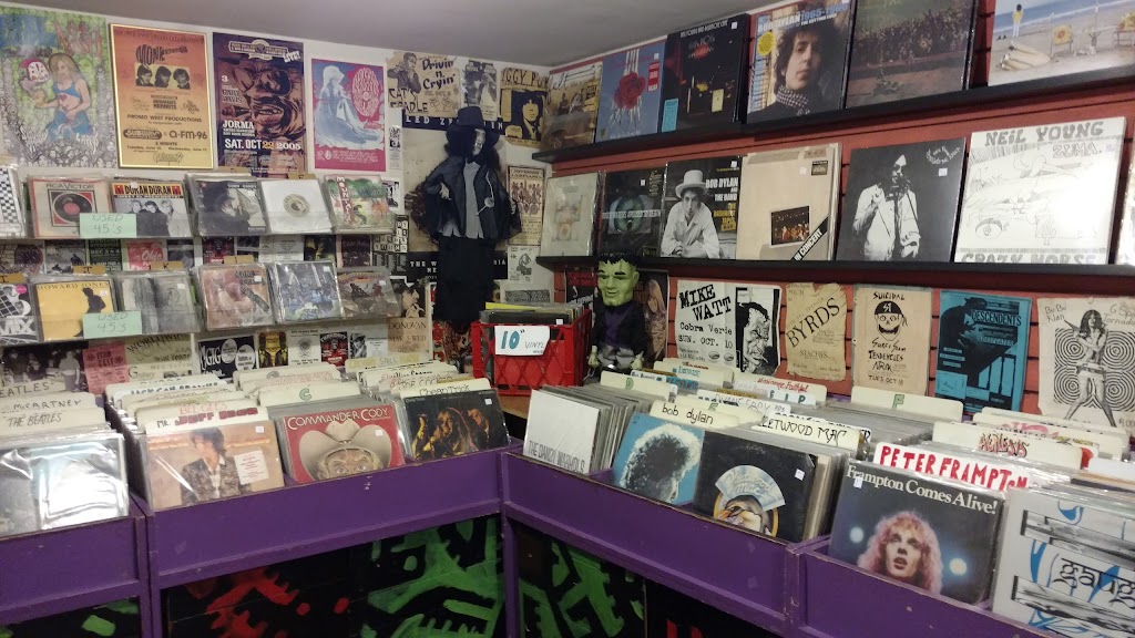 Lost Weekend Records | 2960 N High St, Columbus, OH 43202, USA | Phone: (614) 268-8423