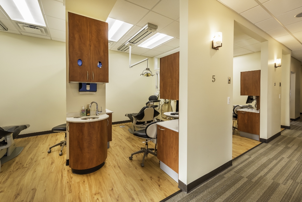 Arbor Dental | 3201 E Eisenhower Pkwy, Ann Arbor, MI 48108, USA | Phone: (734) 975-0500