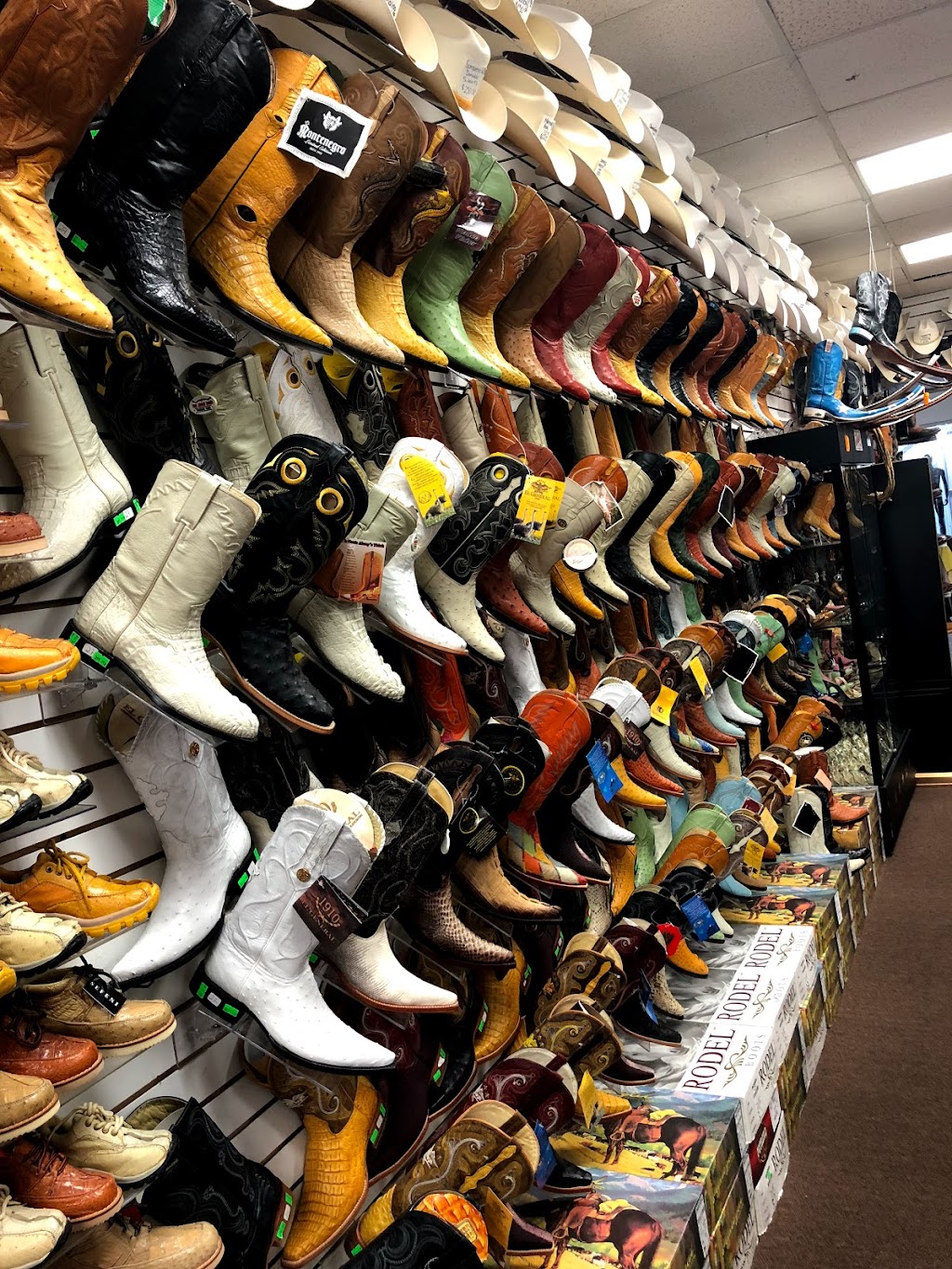 El Norteño Western Wear | 2211 Belvidere Rd, Waukegan, IL 60085, USA | Phone: (847) 782-7234