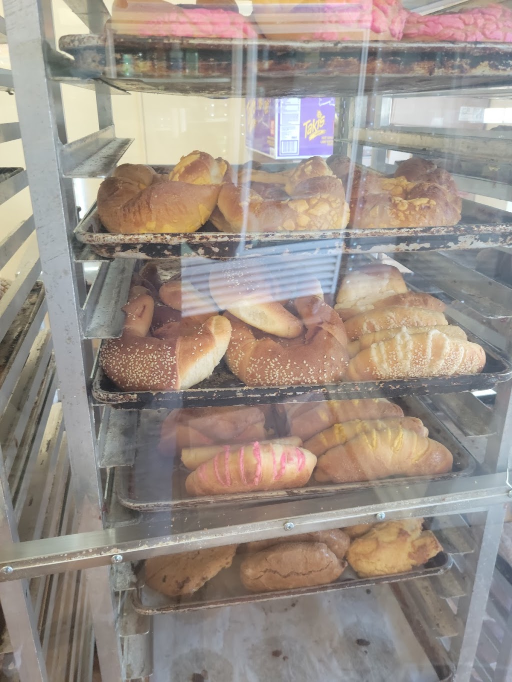 Lusias Bakery | 416 E Compton Blvd, Compton, CA 90221, USA | Phone: (424) 338-6288