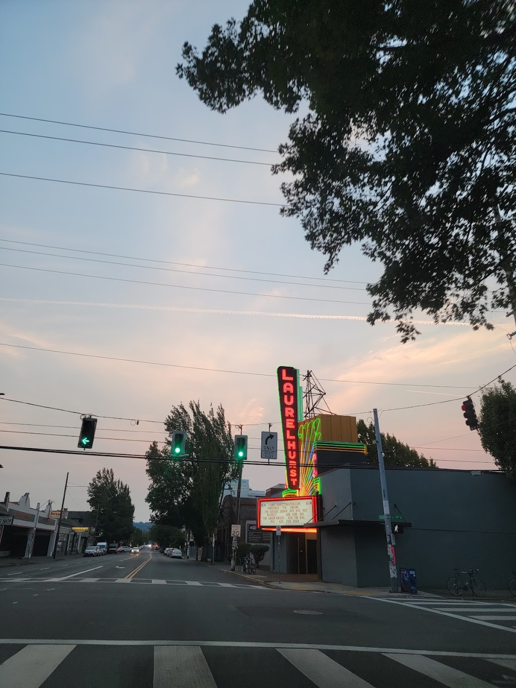 Laurelhurst Theater | 2735 E Burnside St, Portland, OR 97214, USA | Phone: (503) 238-4088