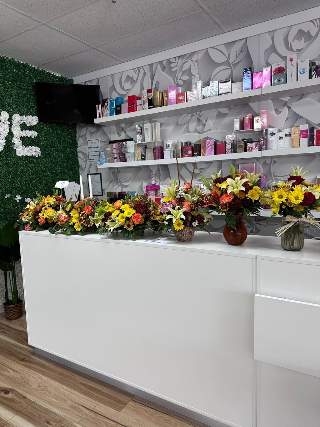 Flowers And Scents Gift Boutique | 7866 W Sample Rd, Margate, FL 33065, USA | Phone: (754) 812-1909