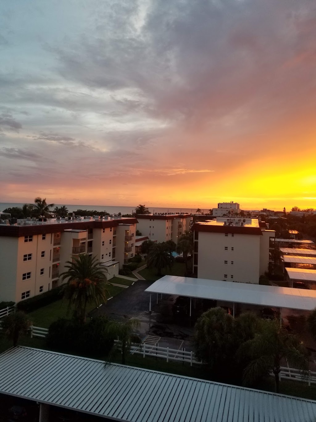 Our House at the Beach by Tropical Sands Accommodations | 1055 Beach Rd, Sarasota, FL 34242, USA | Phone: (941) 349-1431