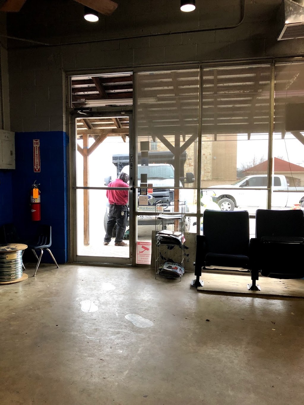 Republic Tire and Supply | 125 N Vine St, Euless, TX 76040, USA | Phone: (817) 283-7381