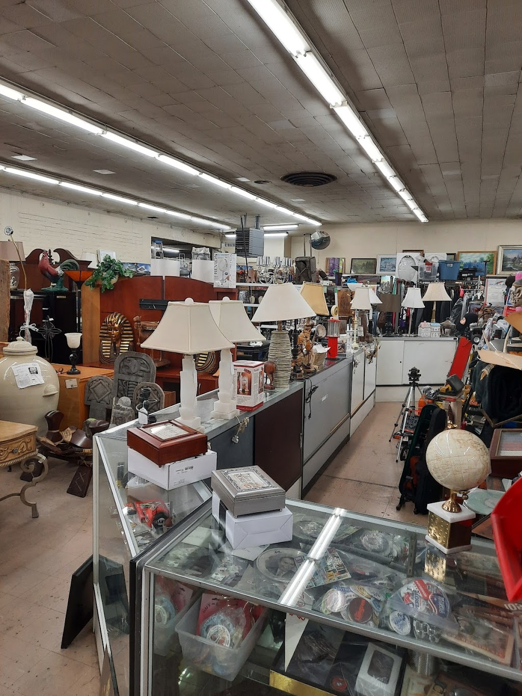 Ginas Bargain Thrift | 945 E Baseline St, San Bernardino, CA 92410, USA | Phone: (909) 384-0500