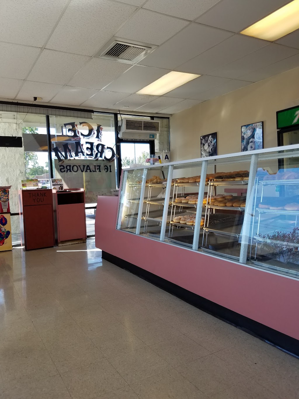 Donut Star | 16738 Lakeshore Dr STE L, Lake Elsinore, CA 92530, USA | Phone: (951) 674-0907