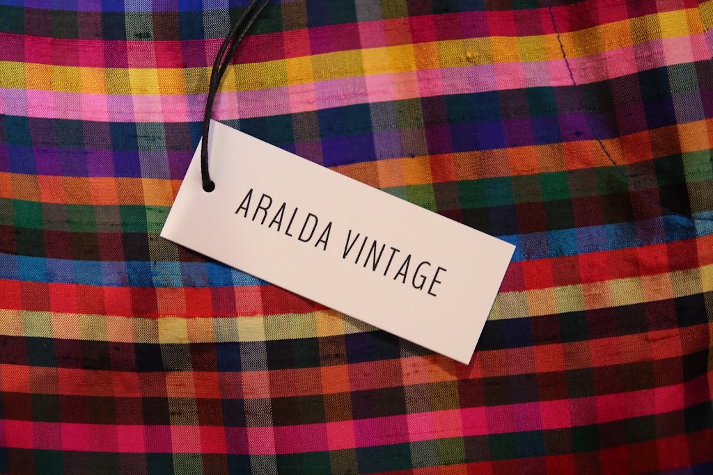 Aralda Vintage | 2691 N Beachwood Dr, Los Angeles, CA 90068, USA | Phone: (323) 450-9500