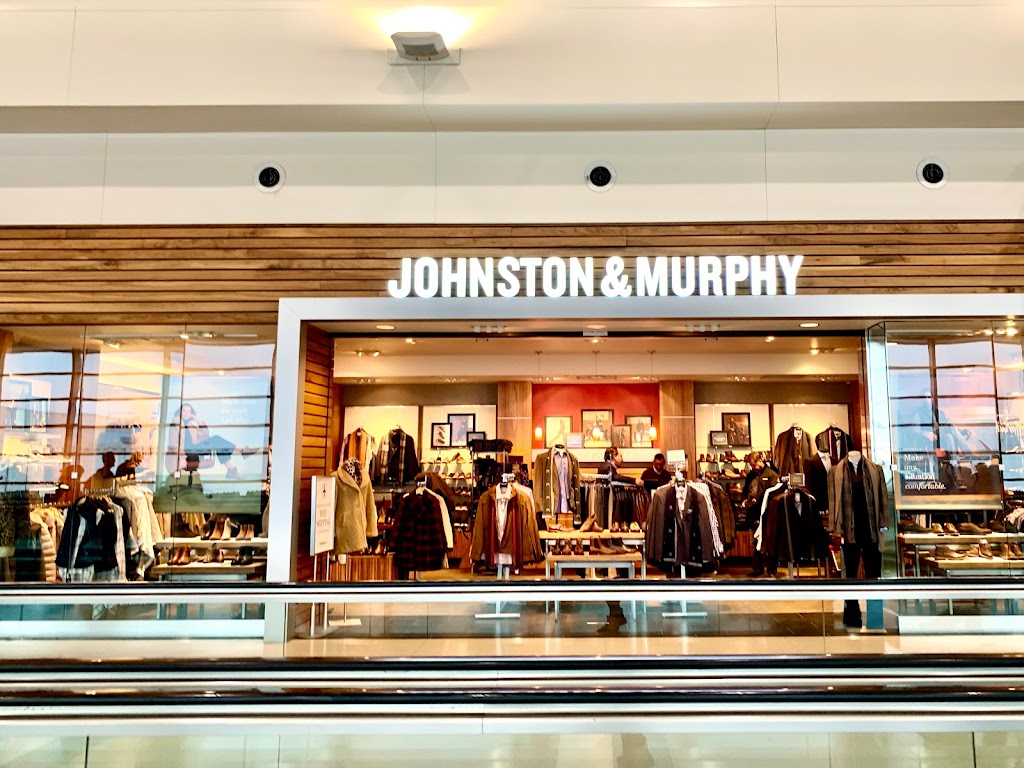 Johnston & Murphy | Between Gates A43 and A45, McNamara Terminal, 2588, Worldgateway Pl, Detroit, MI 48242, USA | Phone: (734) 941-6102