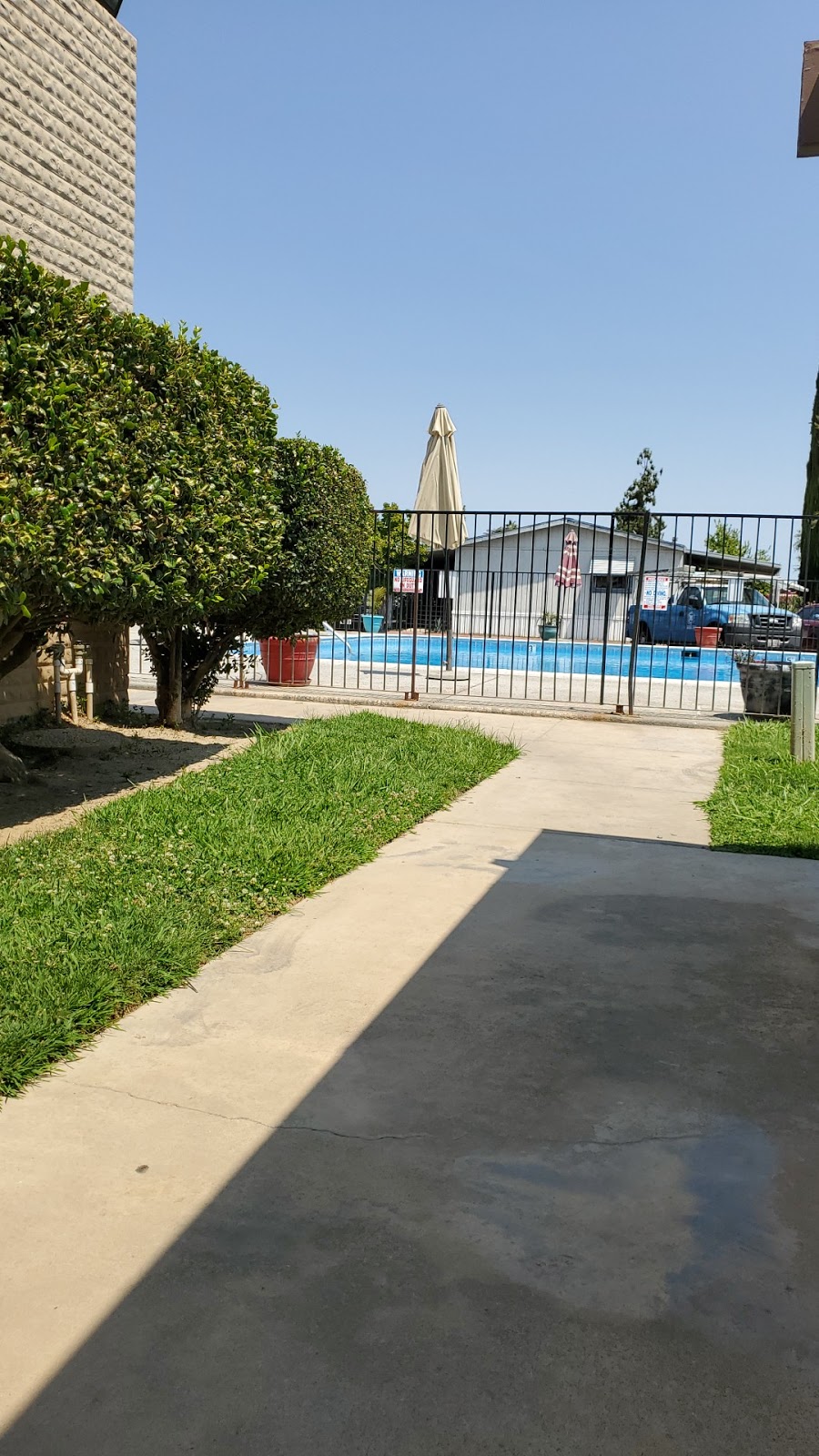 Villa Fresno Mobile Home Park | 2533 W McKinley Ave, Fresno, CA 93728 | Phone: (559) 264-9112