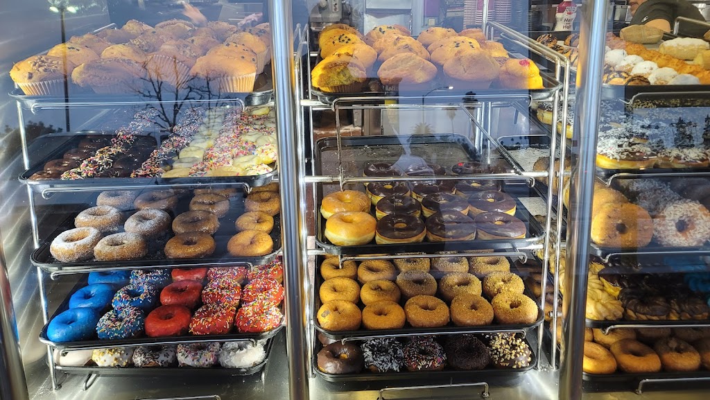 Winchells Donut House | 901 S Euclid St, Anaheim, CA 92802, USA | Phone: (714) 774-1885