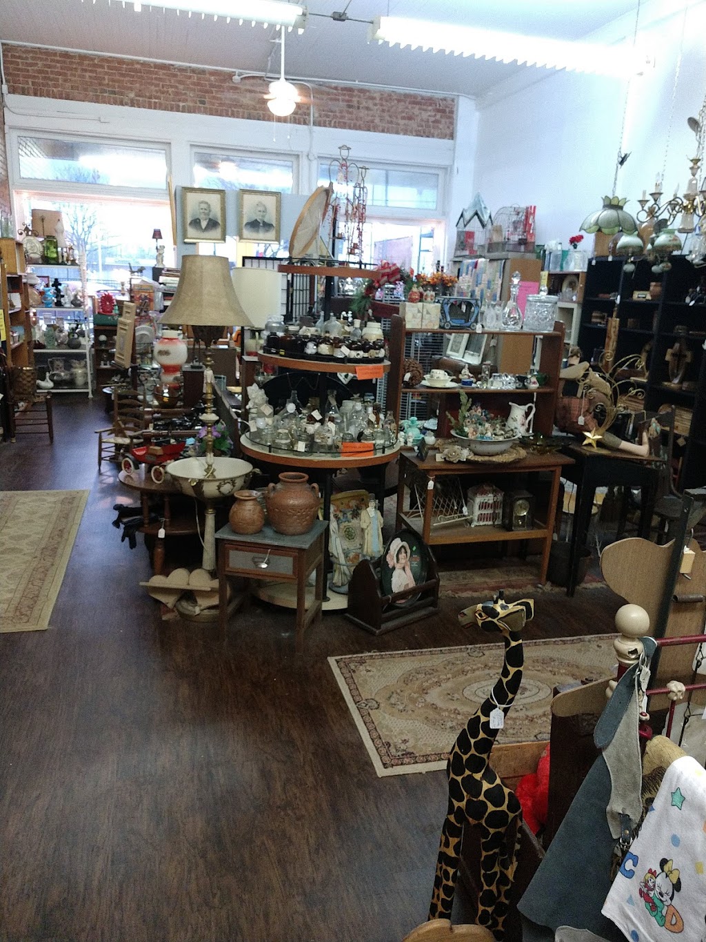 The Vogelsang Antique Emporium | 1909 Avenue G, Rosenberg, TX 77471, USA | Phone: (281) 342-6804