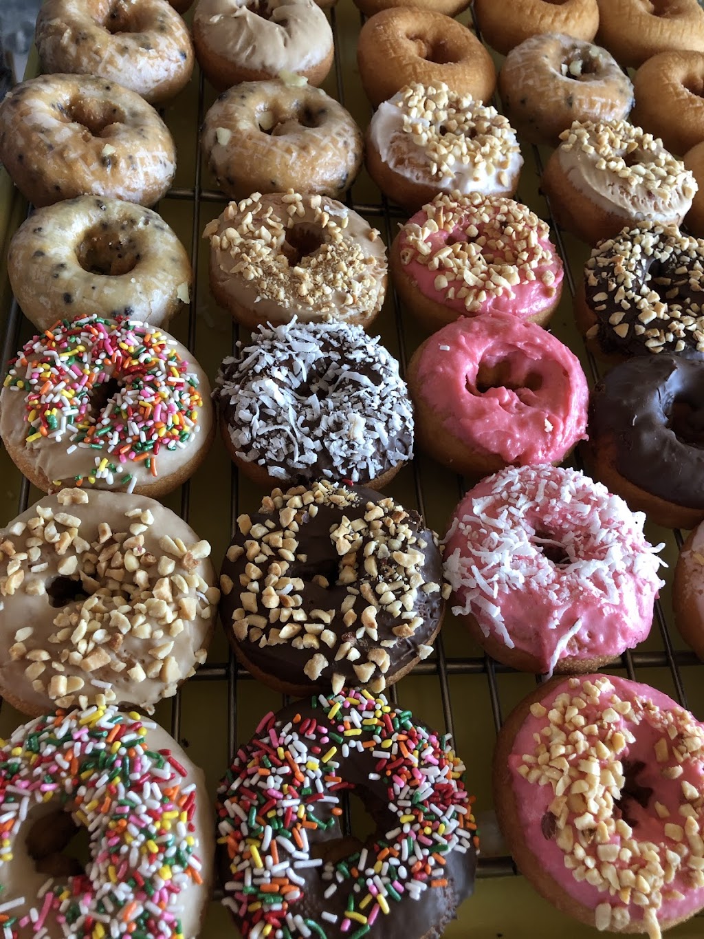 Lucky Donuts | 695 E Manning Ave, Parlier, CA 93648, USA | Phone: (559) 646-0281