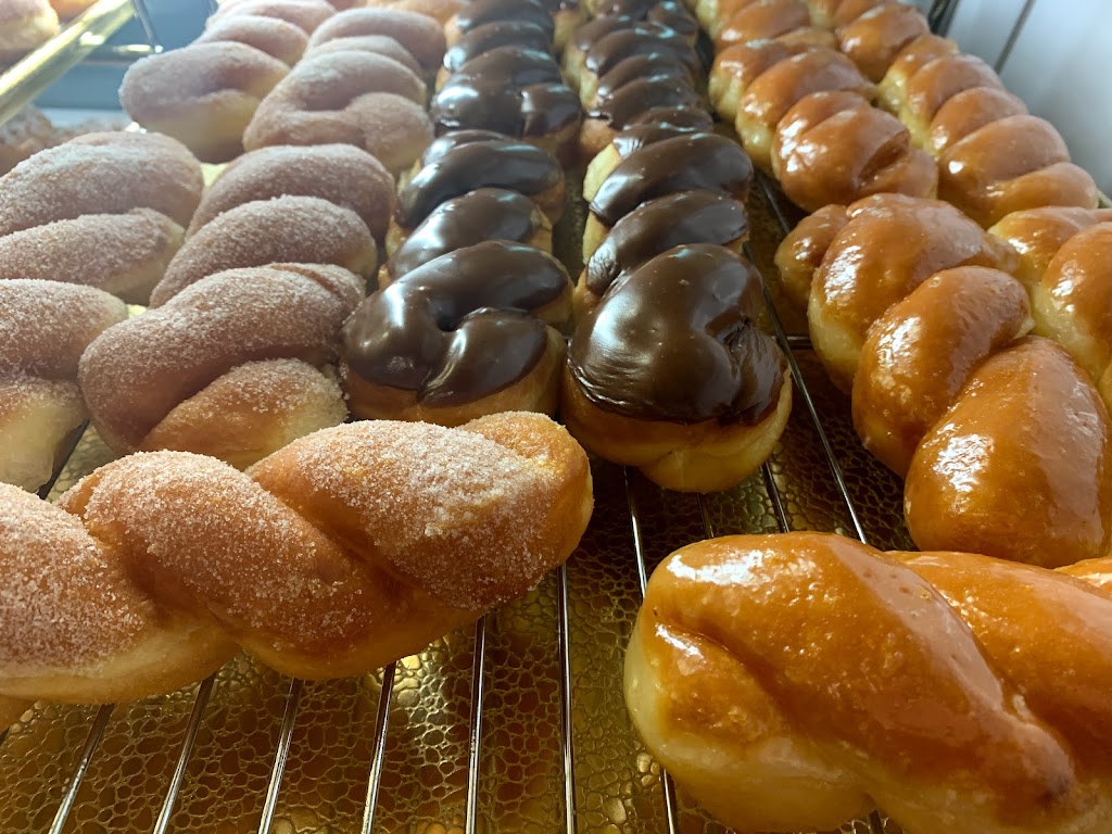 Donut Island | 4900, 3401 Cherry Ave A, Long Beach, CA 90807, USA | Phone: (562) 427-1318