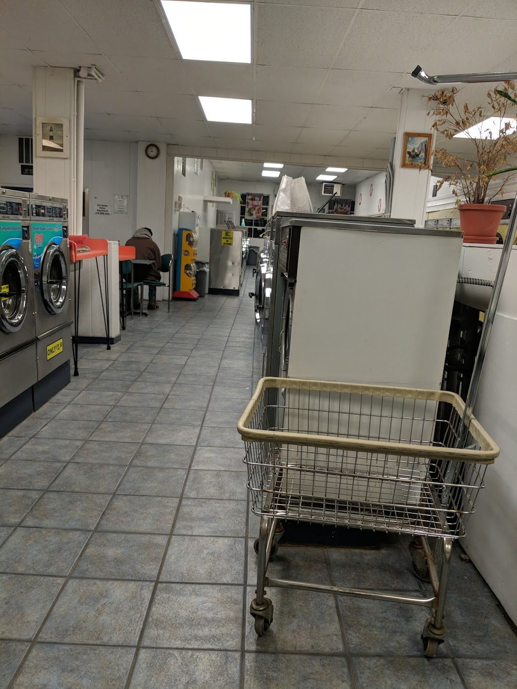 Slick Willys Laundromats | 116 N Locust St, Oak Harbor, OH 43449, USA | Phone: (419) 307-6655