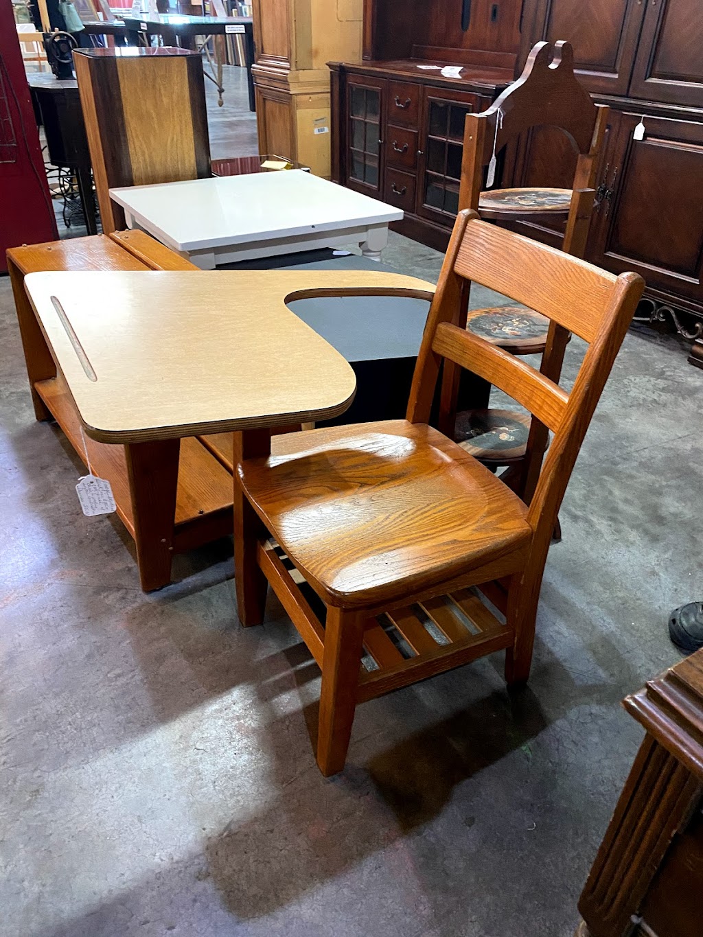 Consignment Furniture Emporium, Inc. | 130 Cloverleaf Dr, Winston-Salem, NC 27103, USA | Phone: (336) 765-5053