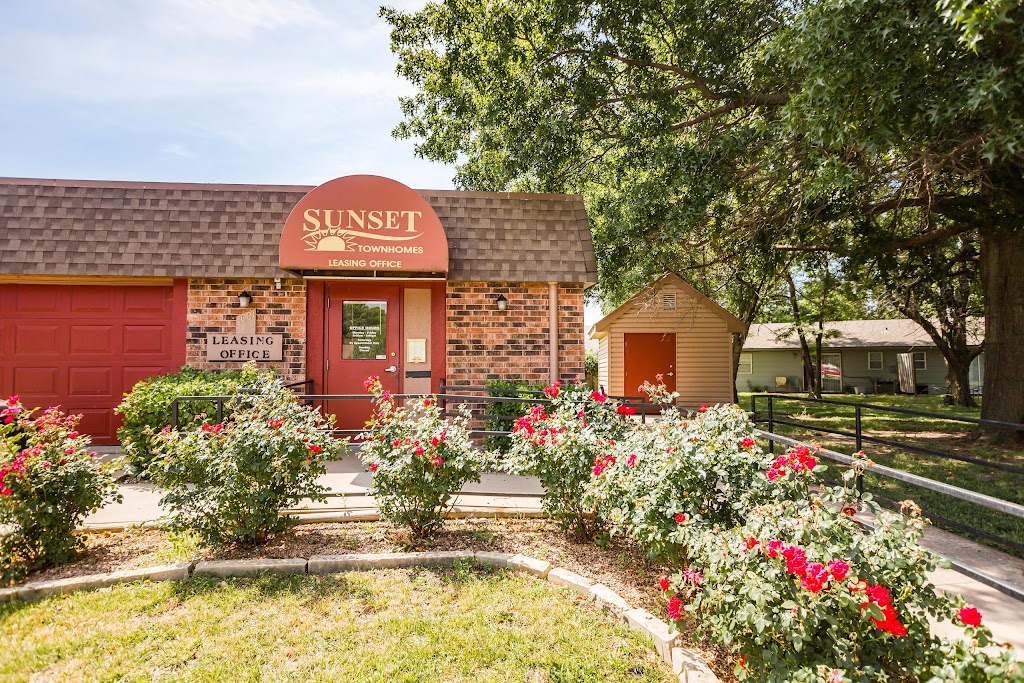 Sunset Townhome Apartments | 1001 Boyd Ave, Newton, KS 67114, USA | Phone: (316) 283-5191