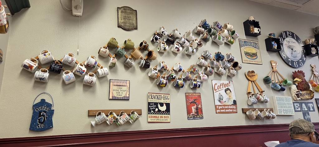 Odd Cuples Cafe | 117 W Belt Ave Suite D, Bushnell, FL 33513, USA | Phone: (352) 568-0408