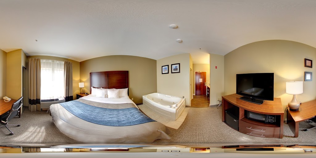 Comfort Inn & Suites | 1415 Port Washington Rd, Grafton, WI 53024, USA | Phone: (262) 387-1180
