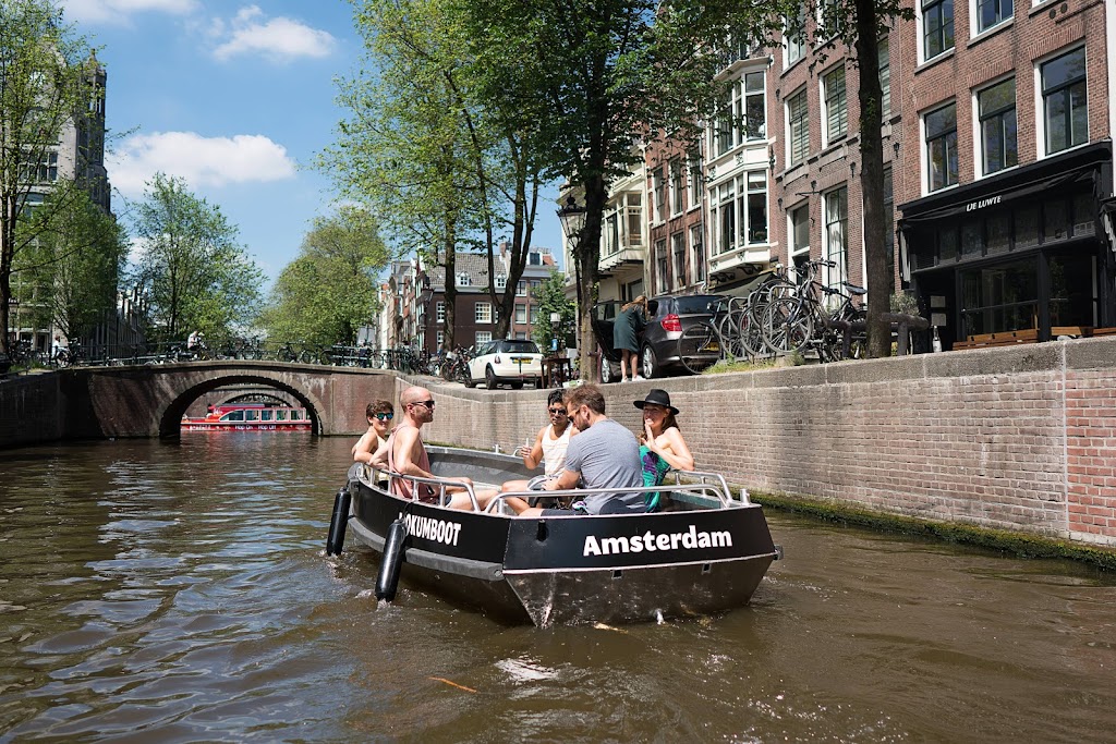 Mokumboot Amsterdam Amstel | Mauritskade 1E, 1091 EW Amsterdam, Netherlands | Phone: 020 210 5700