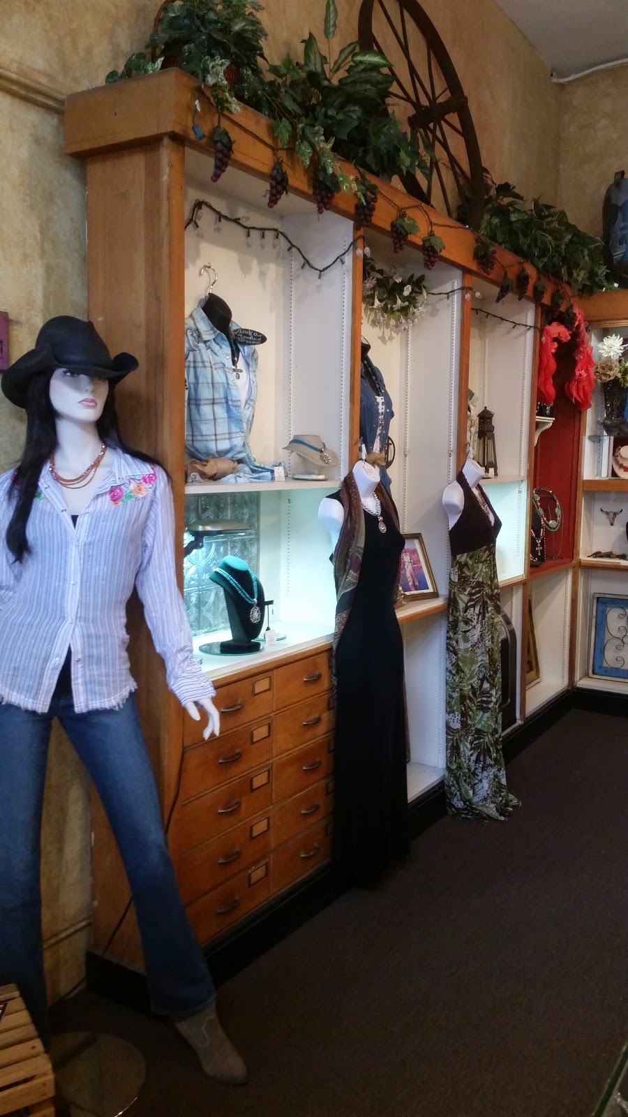 Jersey Lilly Silver & Stone | 104 E Exchange Ave, Fort Worth, TX 76164, USA | Phone: (817) 624-7775