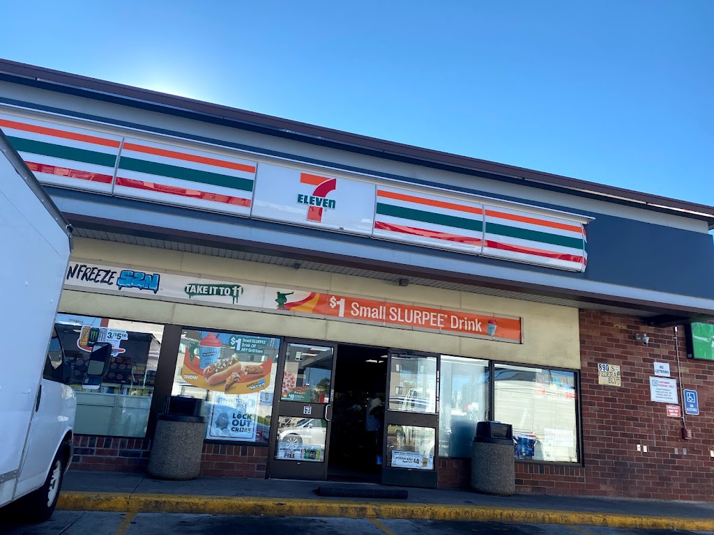 7-Eleven | 890 S Federal Blvd, Denver, CO 80219, USA | Phone: (303) 936-1412