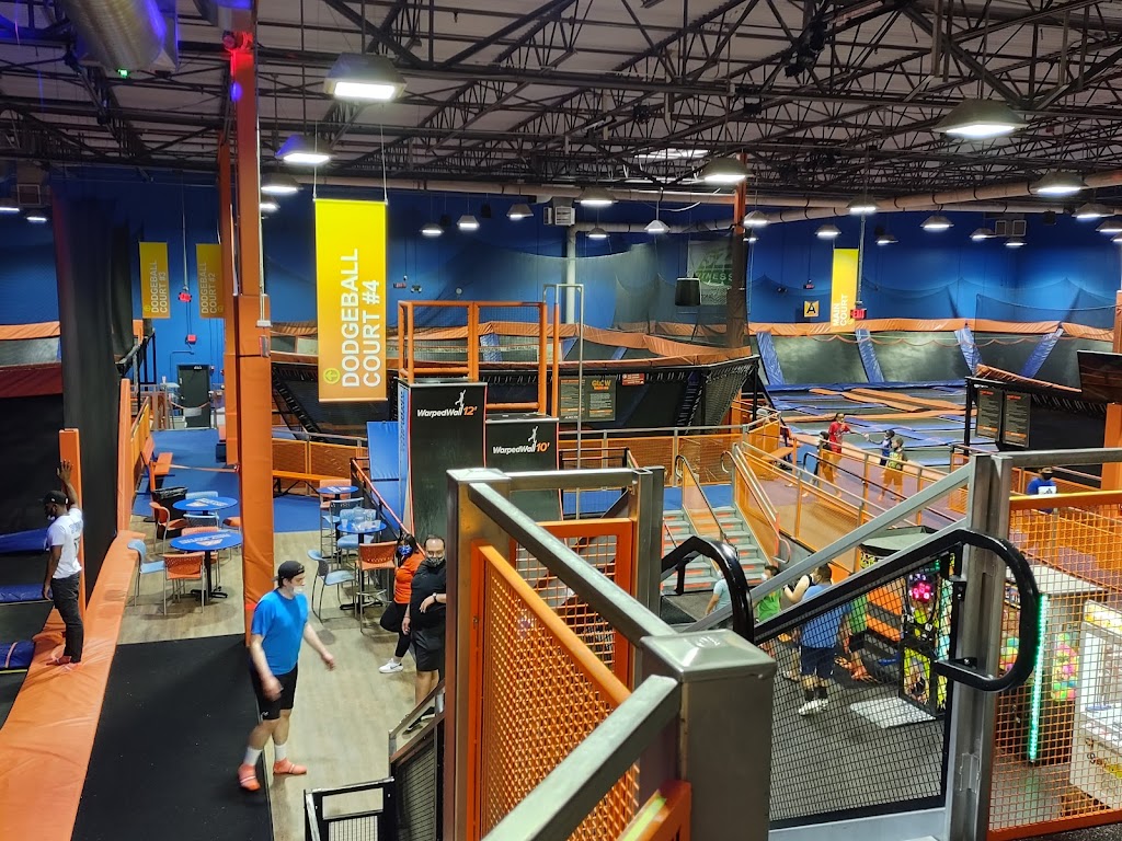 Sky Zone Trampoline Park | 325 W Lake St Ste A, Elmhurst, IL 60126, USA | Phone: (630) 478-8339