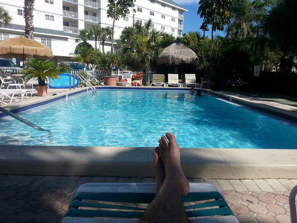 Sands Point Motel | 433 Coronado Dr, Clearwater Beach, FL 33767, USA | Phone: (727) 446-5608