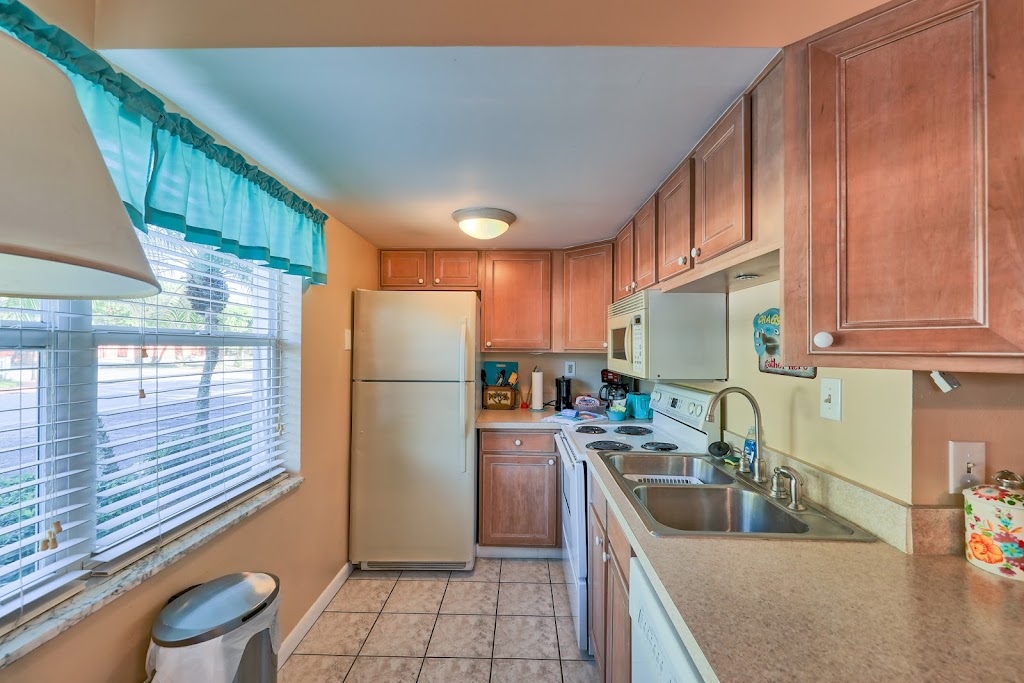 BeachTrail Lodging | 209 1st St, Indian Rocks Beach, FL 33785 | Phone: (727) 488-1111