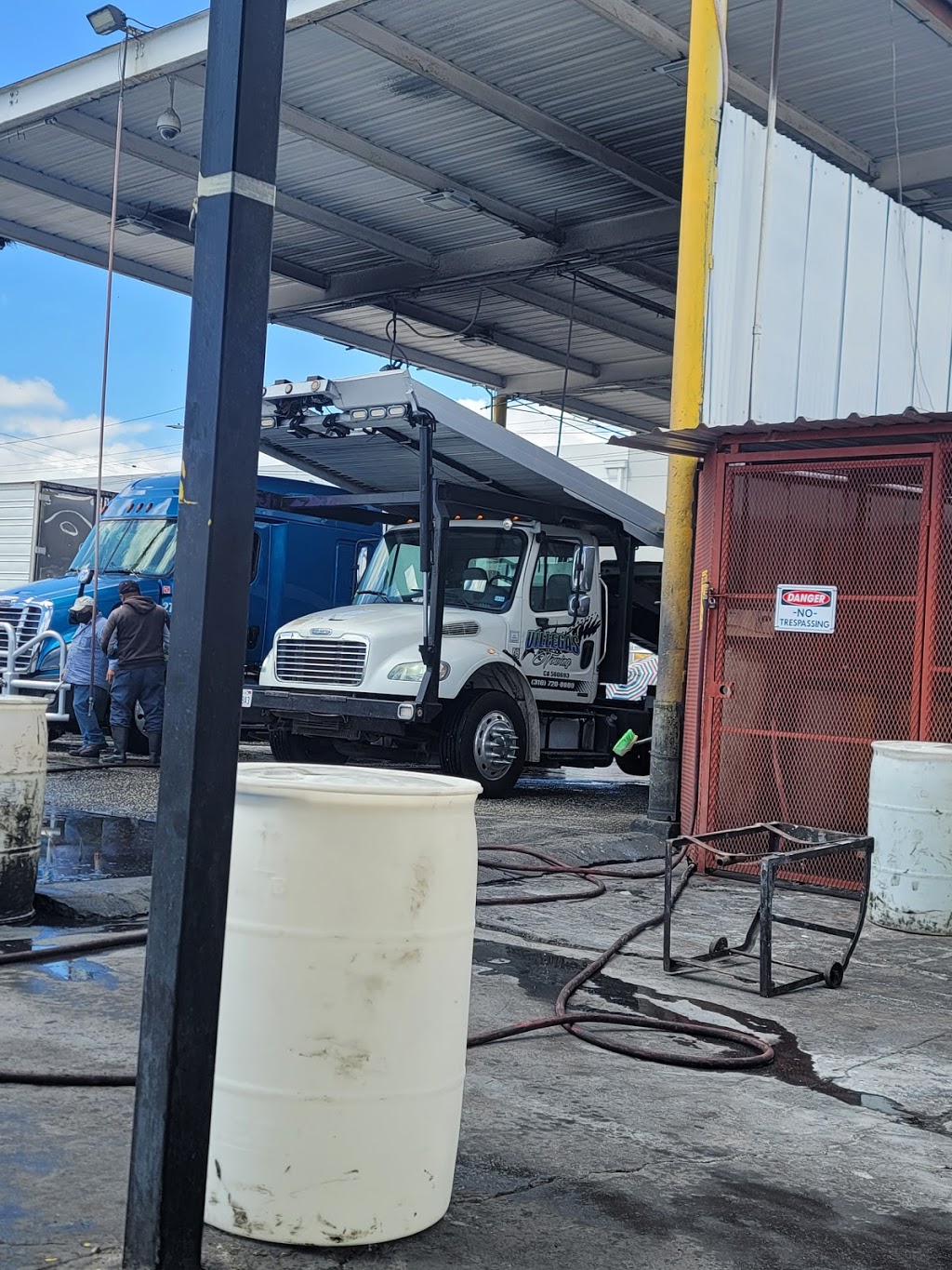 Vernon Truck Wash | 3308 Bandini Blvd, Vernon, CA 90058, USA | Phone: (323) 267-0706