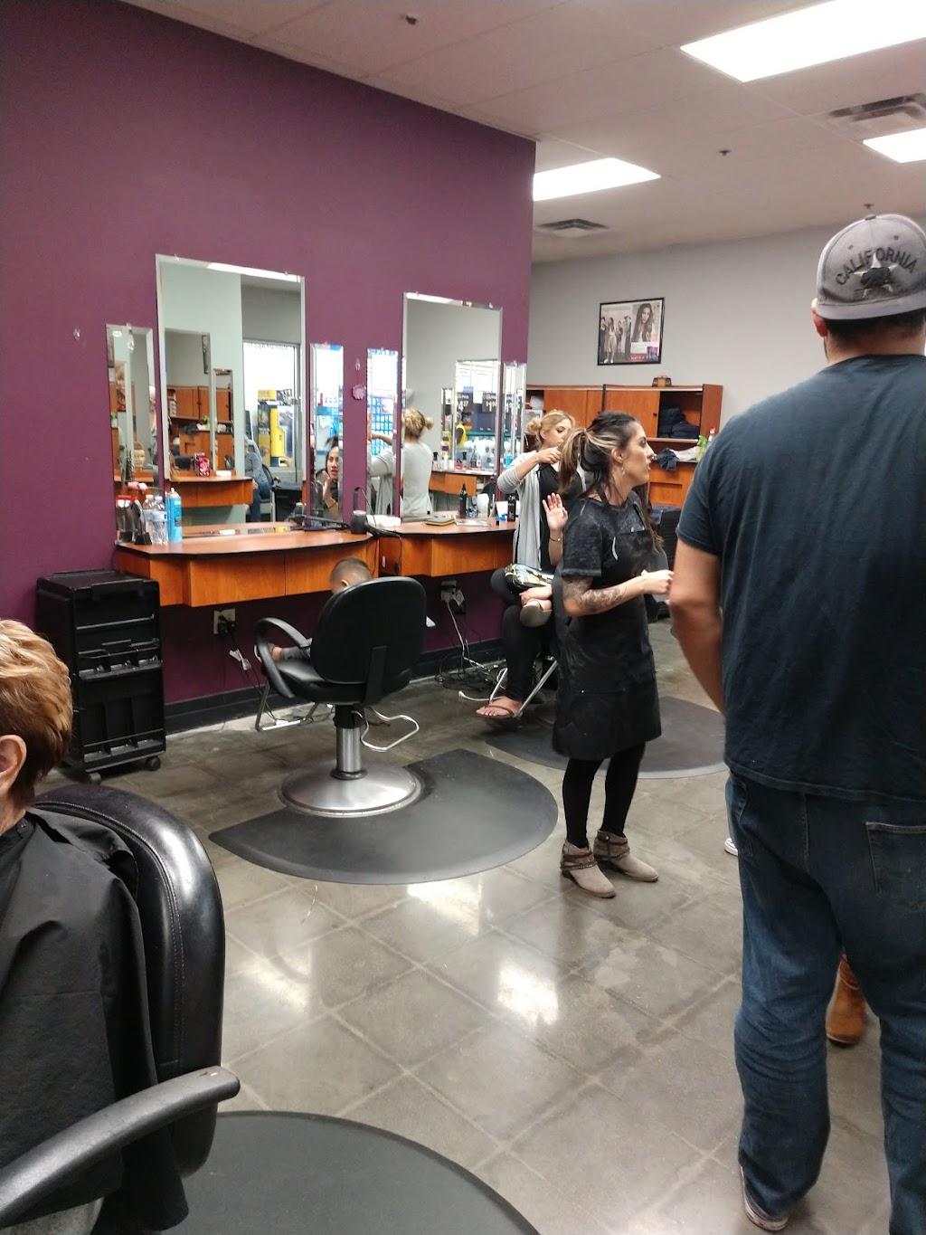 Hairworks | 1231 S Sanderson Ave, Hemet, CA 92545, USA | Phone: (951) 766-4527