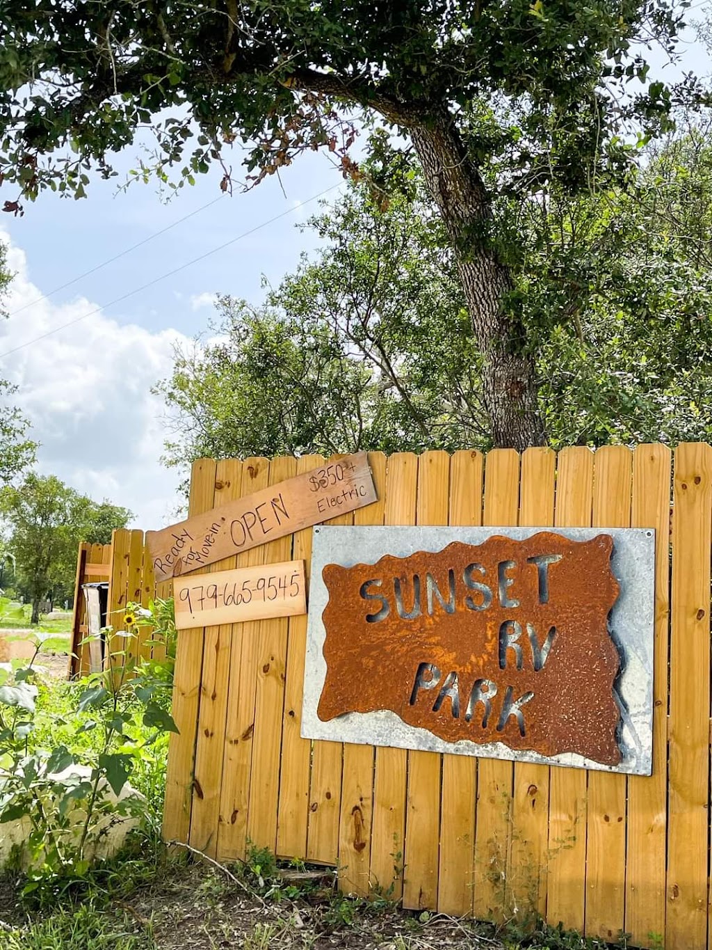 Sunset Rv Park | 1636 Westwood Rd, Lockhart, TX 78644 | Phone: (979) 665-9545