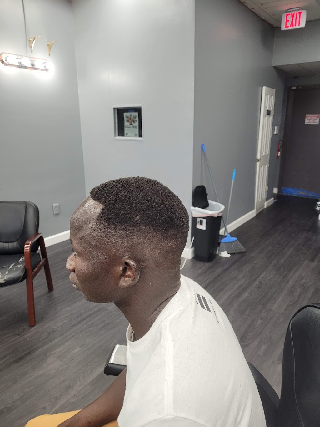 Max Life Barbershop & Salon | 6859 New Hampshire Ave, Takoma Park, MD 20912, USA | Phone: (240) 748-8286