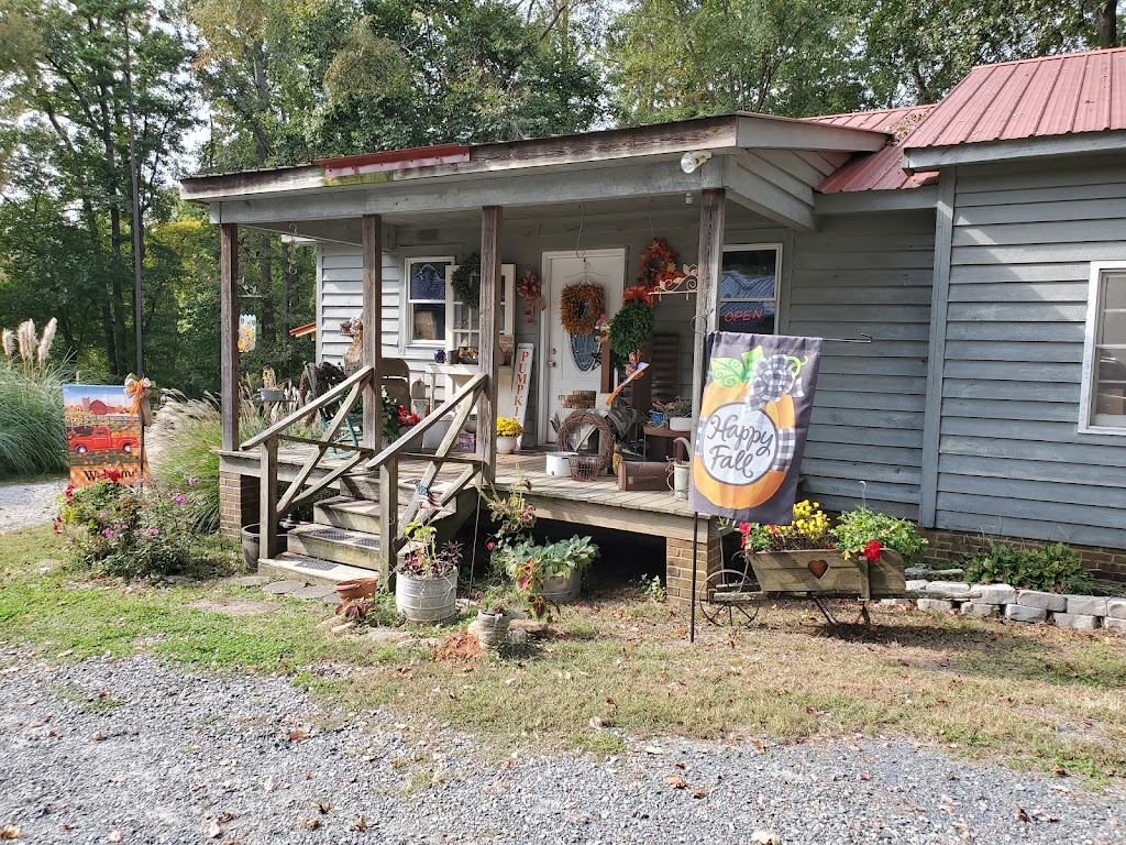 Carolyns Country Crafts | 220 Upper Rd, Seagrove, NC 27341, USA | Phone: (336) 879-2510