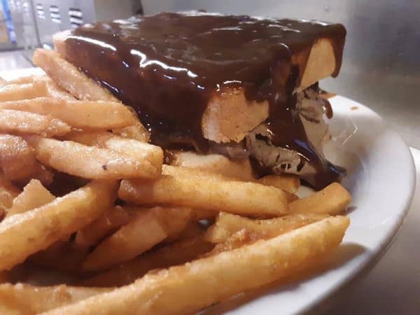 Mister Bs Restaurant | 2201 Hyde Park Blvd, Niagara Falls, NY 14305, USA | Phone: (716) 298-4028