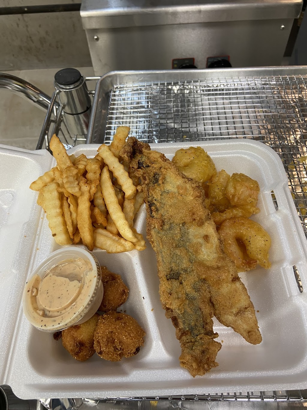 Tide Mill Seafood | 2710 N Armistead Ave, Hampton, VA 23666, USA | Phone: (757) 964-6918