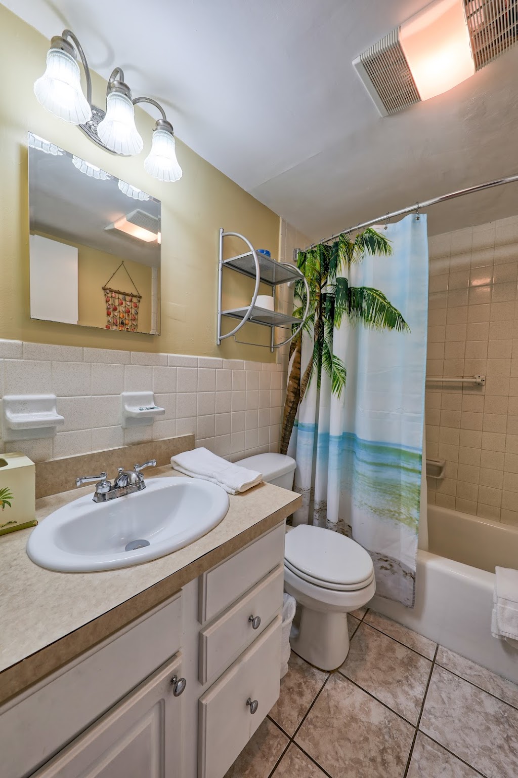 BeachTrail Lodging | 209 1st St, Indian Rocks Beach, FL 33785 | Phone: (727) 488-1111