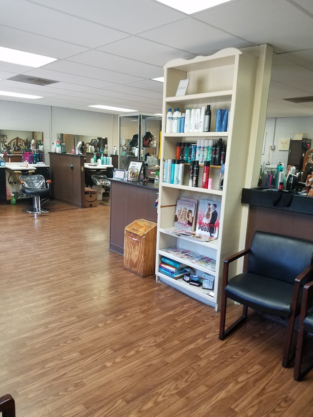 A CUT ABOVE SALON Bee St LOCKHART TX 78644 | 100 E Bee St, Lockhart, TX 78644, USA | Phone: (512) 398-6729