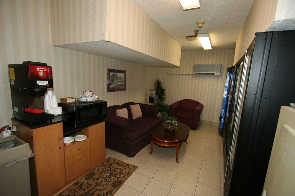 CenterWay Hotel | 225 Crestmount Ave, Tonawanda, NY 14150, USA | Phone: (716) 693-8100