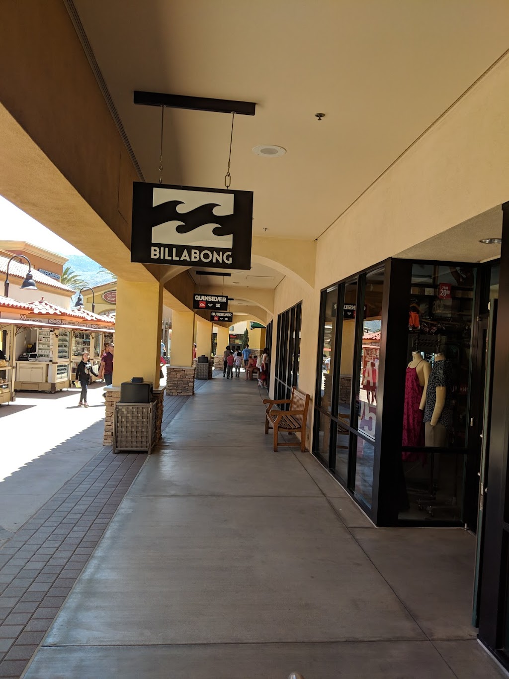 Billabong Outlet | 48400 Seminole Dr STE 426, Cabazon, CA 92230, USA | Phone: (951) 572-5151