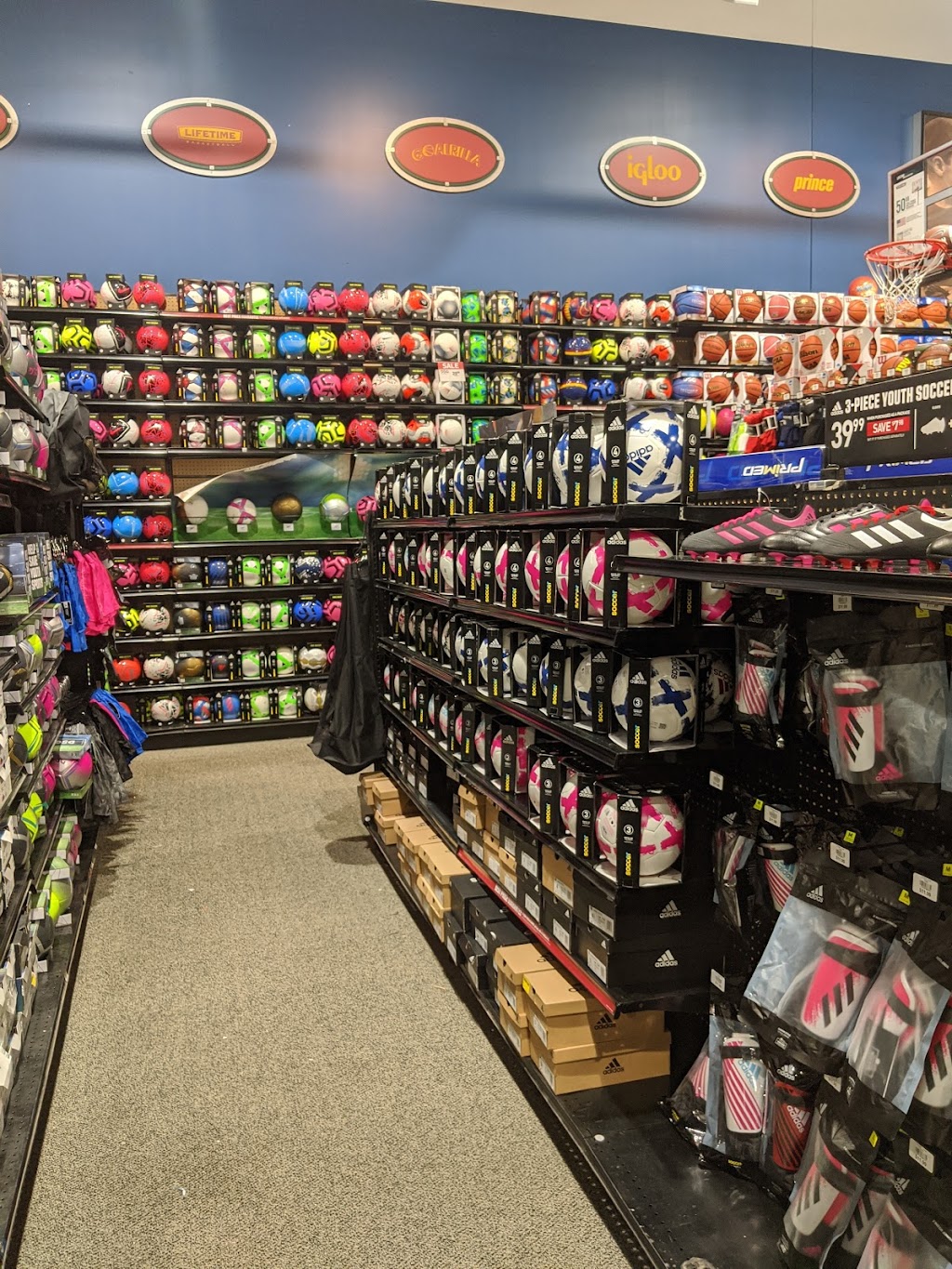 DICKS Sporting Goods | 17071 Southpark Center, Strongsville, OH 44136, USA | Phone: (440) 268-9153