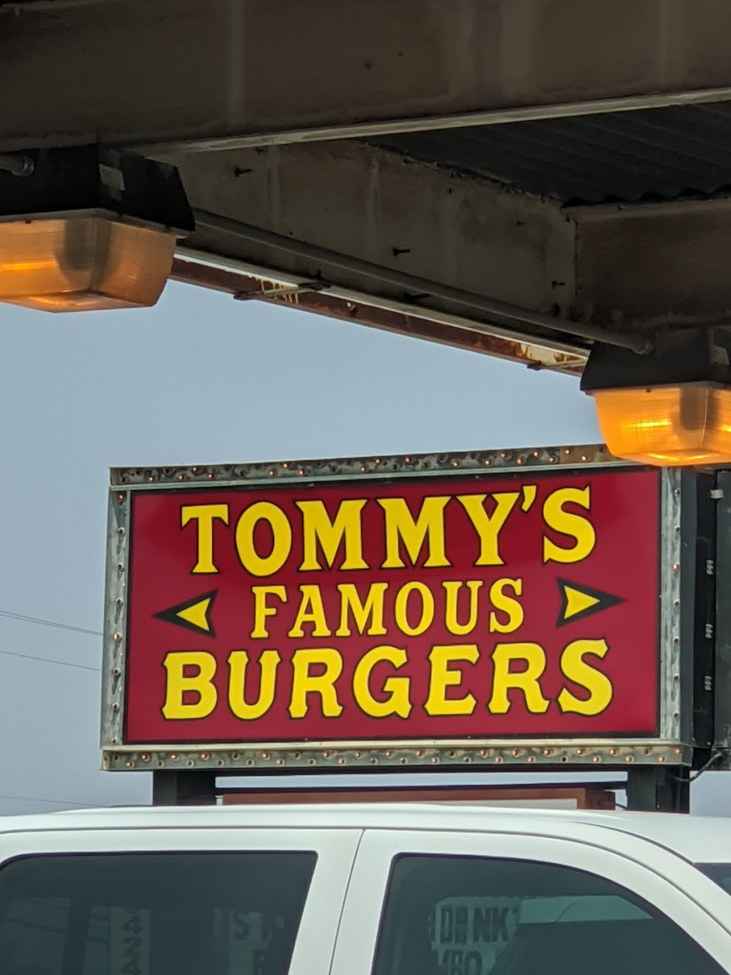 Tommys Famous Burgers | 117 University Ave, Lubbock, TX 79415, USA | Phone: (806) 763-5424