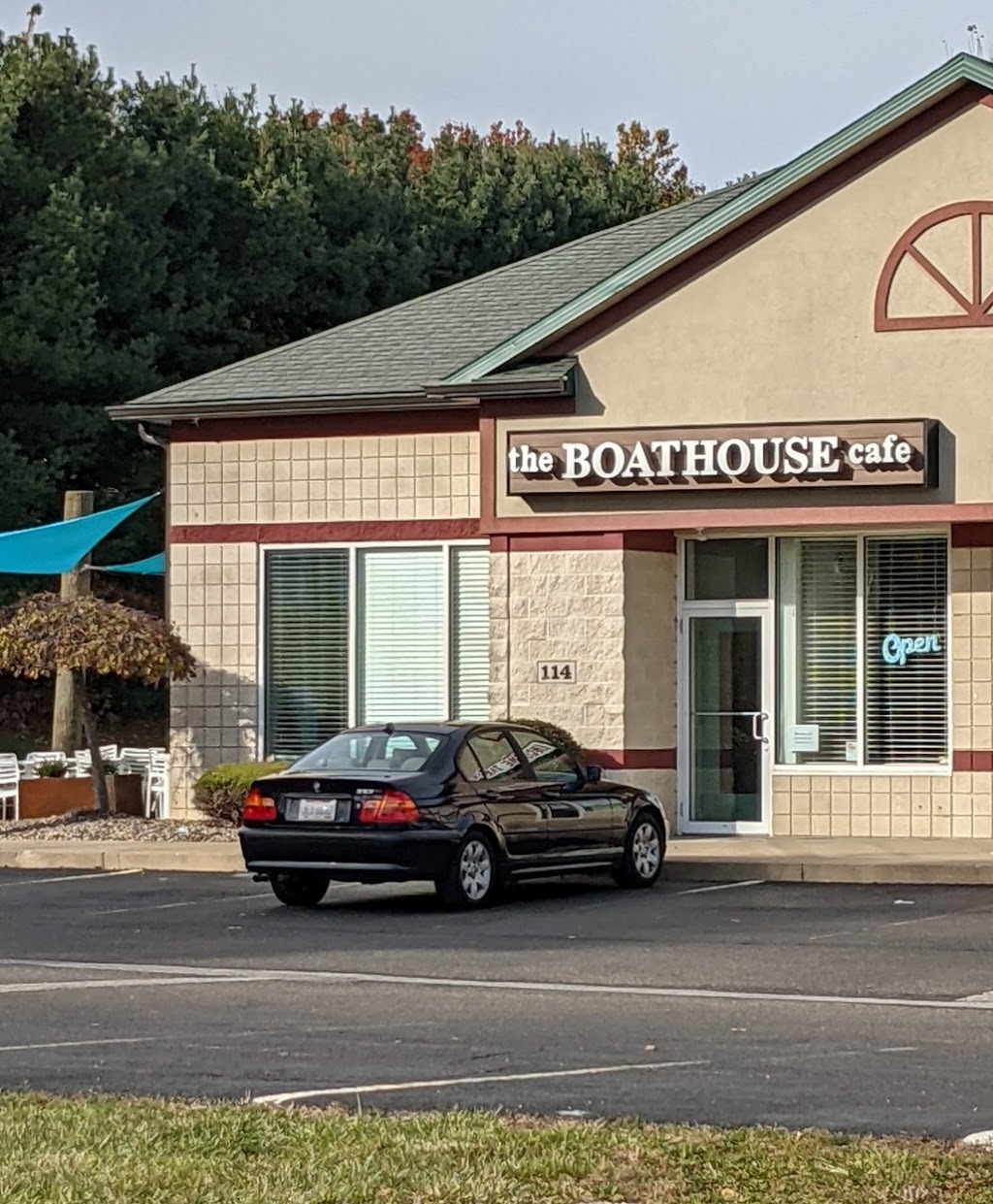 Boathouse Cafe | 2215 E Waterloo Rd, Akron, OH 44312, USA | Phone: (234) 231-1556