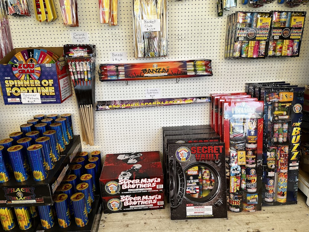 Gandolfs Fireworks | 11354 FM2164, Sanger, TX 76266, USA | Phone: (940) 368-7799