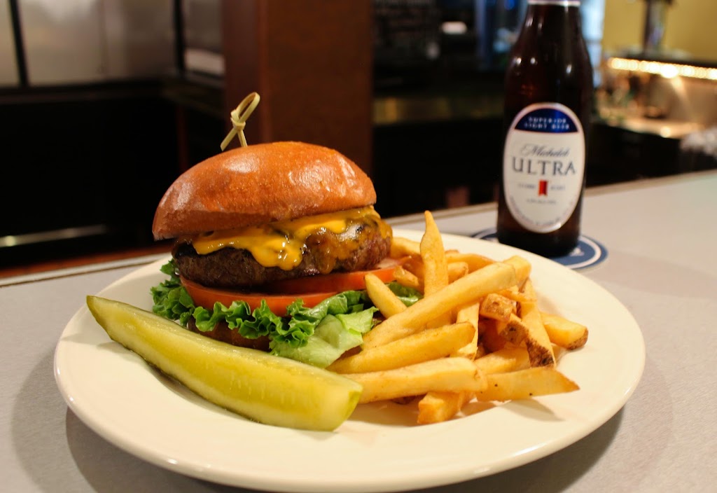 8900 Bar & Bistro | 8900 N Kildeer Ct, Brown Deer, WI 53209, USA | Phone: (414) 357-1648